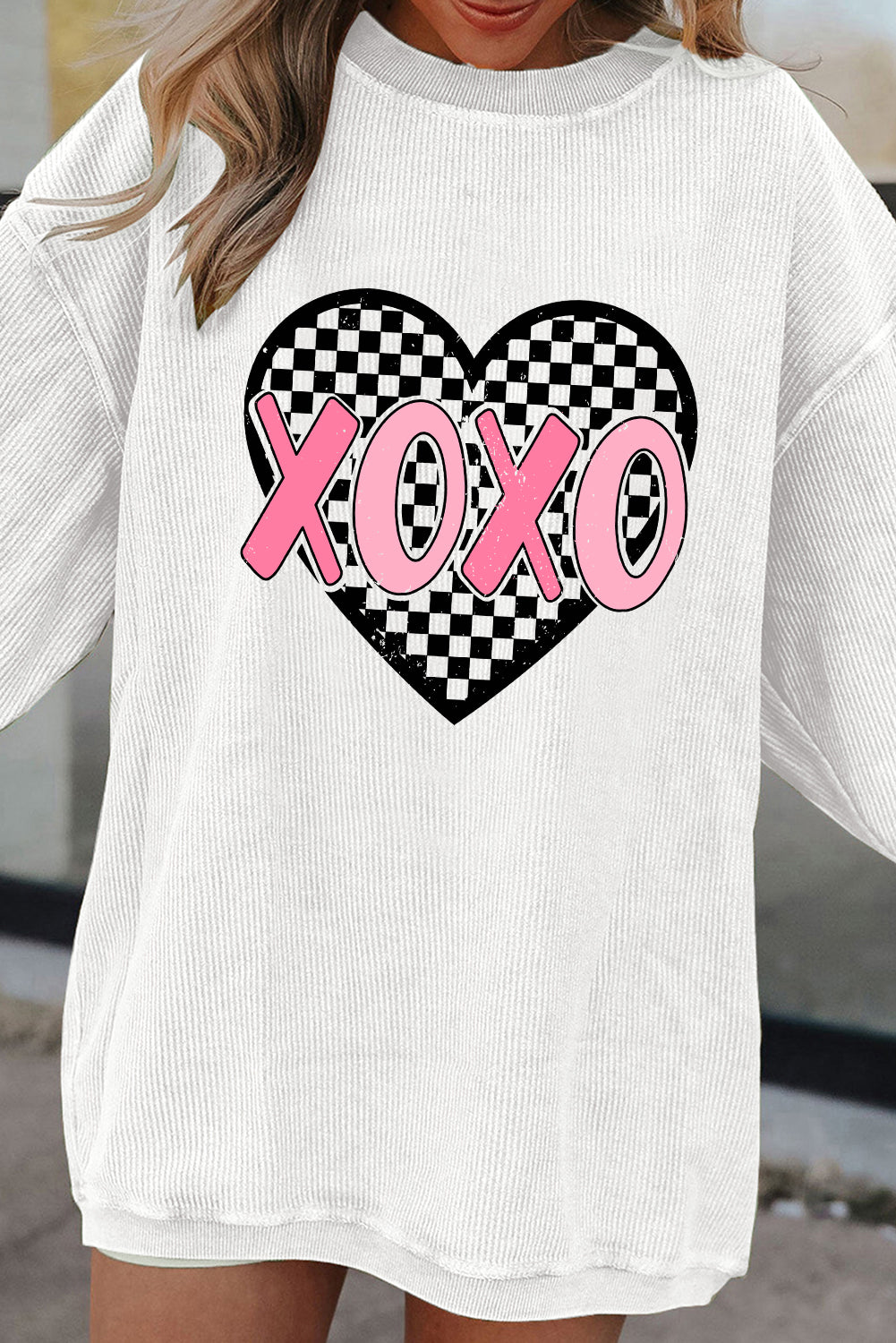 White XOXO Checkered Heart Graphic Round Neck Sweatshirt