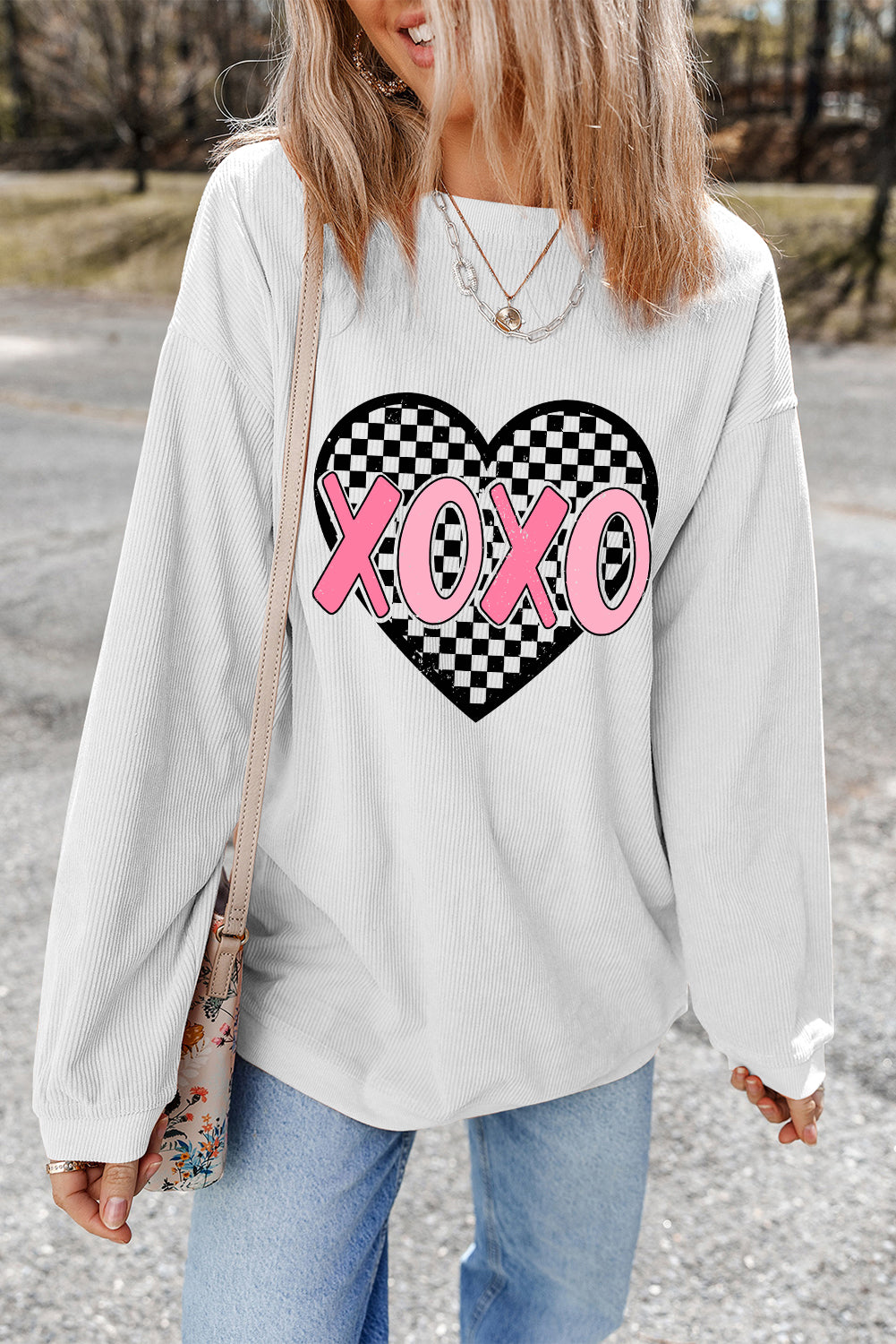 White XOXO Checkered Heart Graphic Round Neck Sweatshirt