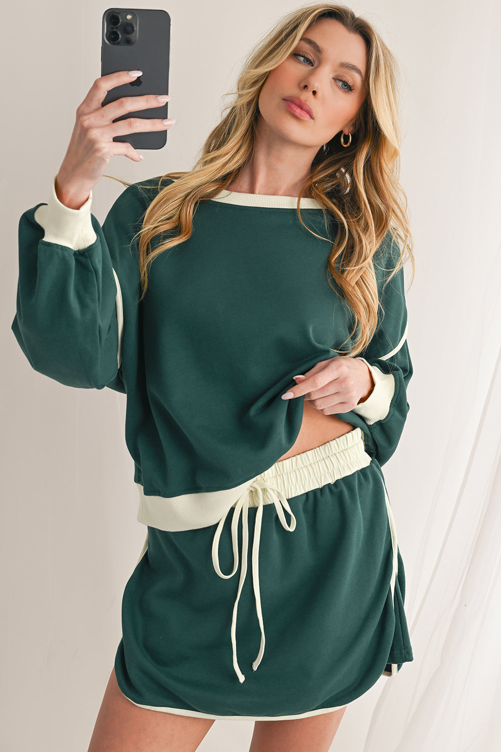 Contrast Trim Loose Pullover and Lace-up Waist Skort Set